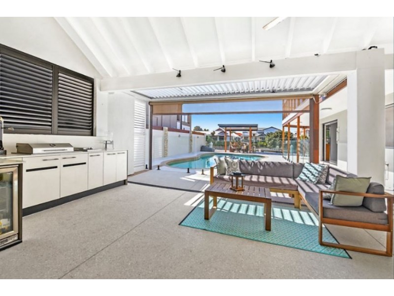 71 Tradewinds Avenue, Paradise Point QLD 4216