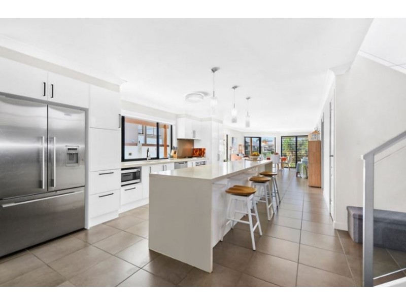 71 Tradewinds Avenue, Paradise Point QLD 4216