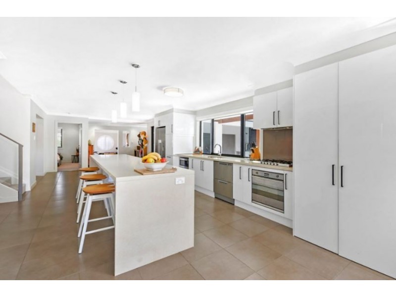 71 Tradewinds Avenue, Paradise Point QLD 4216