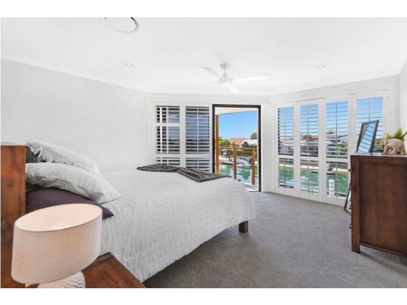 71 Tradewinds Avenue, Paradise Point QLD 4216