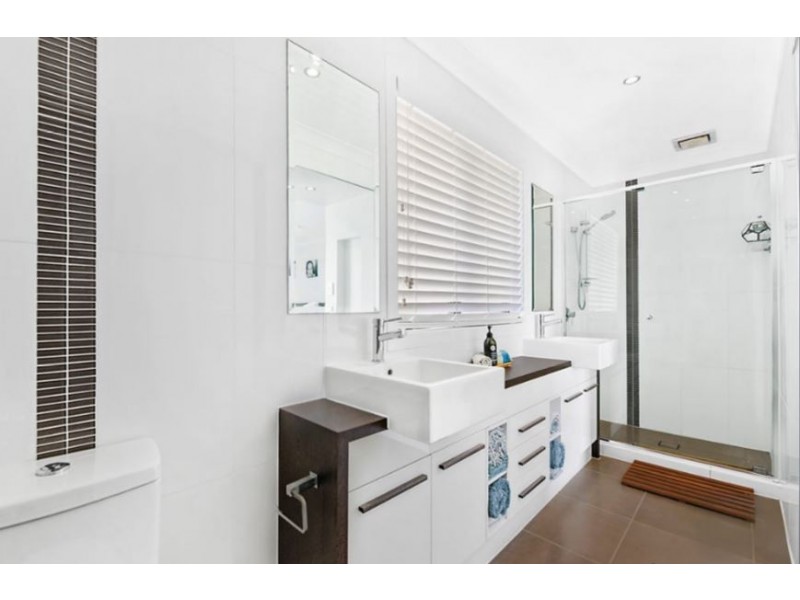 71 Tradewinds Avenue, Paradise Point QLD 4216
