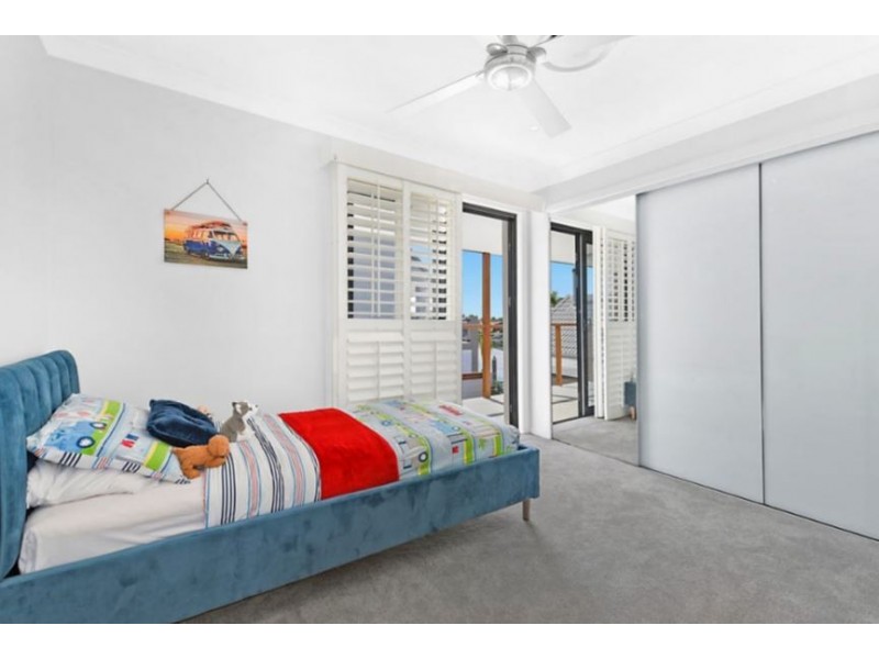 71 Tradewinds Avenue, Paradise Point QLD 4216