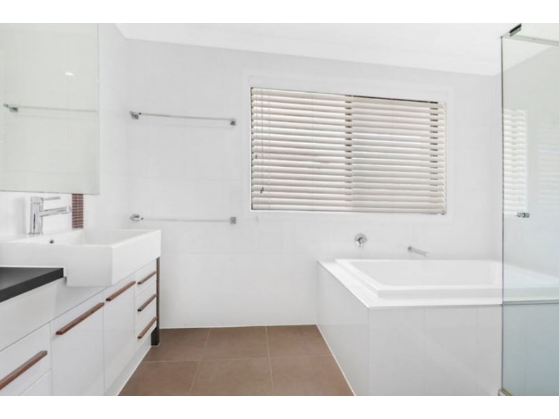 71 Tradewinds Avenue, Paradise Point QLD 4216