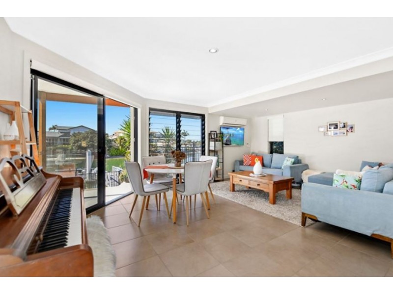 71 Tradewinds Avenue, Paradise Point QLD 4216