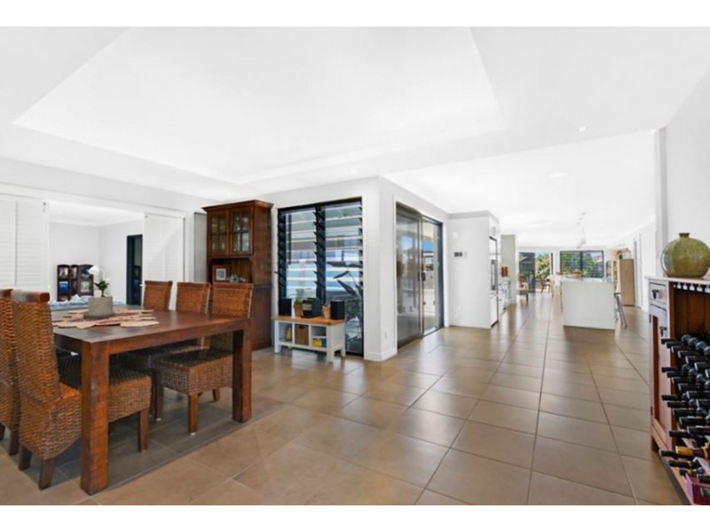 71 Tradewinds Avenue, Paradise Point QLD 4216