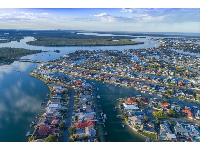71 Tradewinds Avenue, Paradise Point QLD 4216