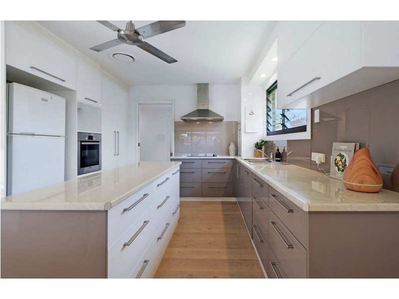 6 Bunya Place, Palm Beach QLD 4221