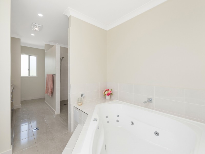 48-54 Martin Place, Tamborine QLD 4270