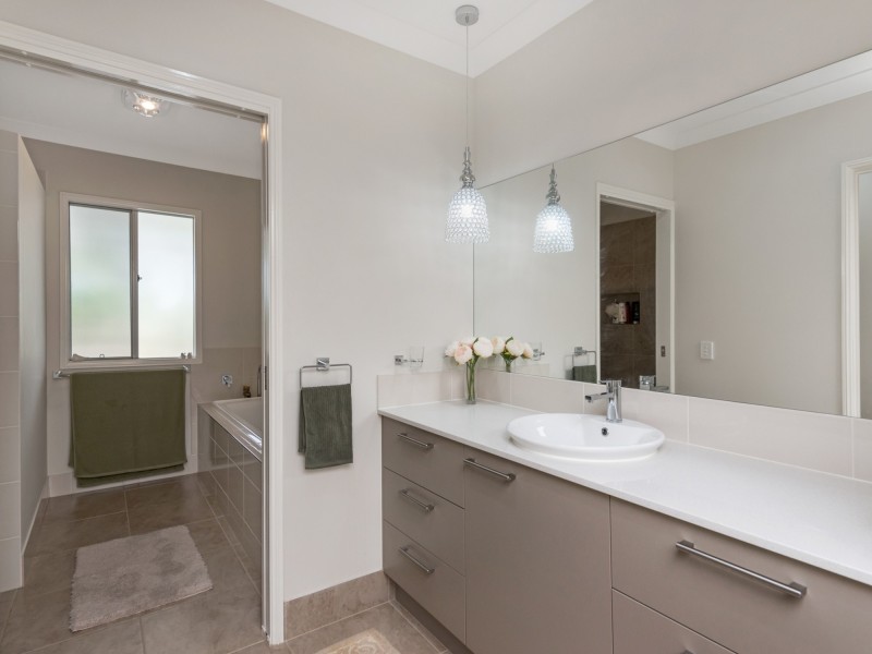 48-54 Martin Place, Tamborine QLD 4270