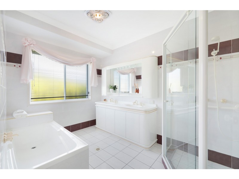 18 Mornington Terrace, Robina QLD 4226