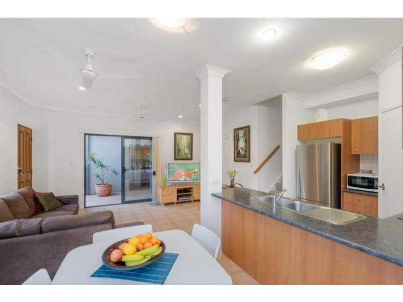 1/6 Imperia Crescent, Varsity Lakes QLD 4227