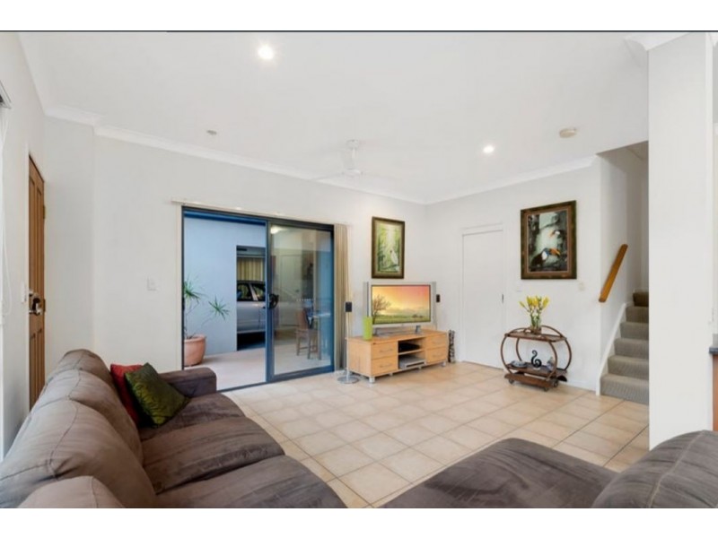 1/6 Imperia Crescent, Varsity Lakes QLD 4227