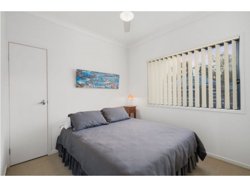 1/6 Imperia Crescent, Varsity Lakes QLD 4227