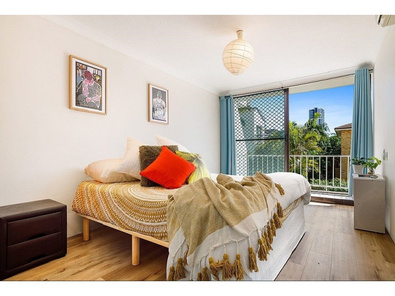 7/5 Queensland Avenue, Broadbeach QLD 4218