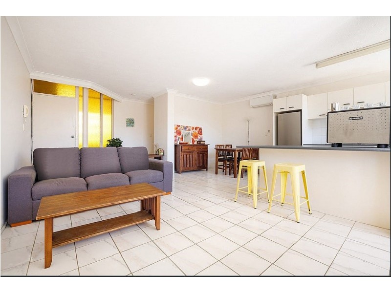 7/5 Queensland Avenue, Broadbeach QLD 4218