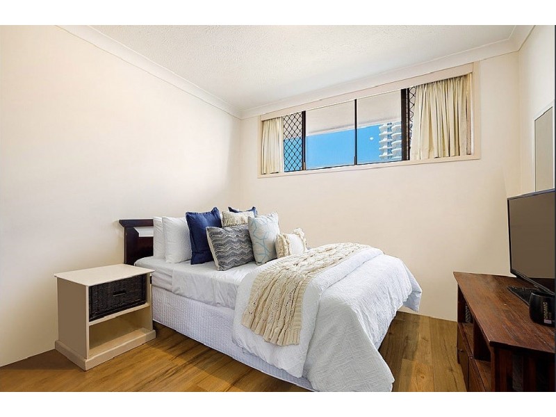 7/5 Queensland Avenue, Broadbeach QLD 4218