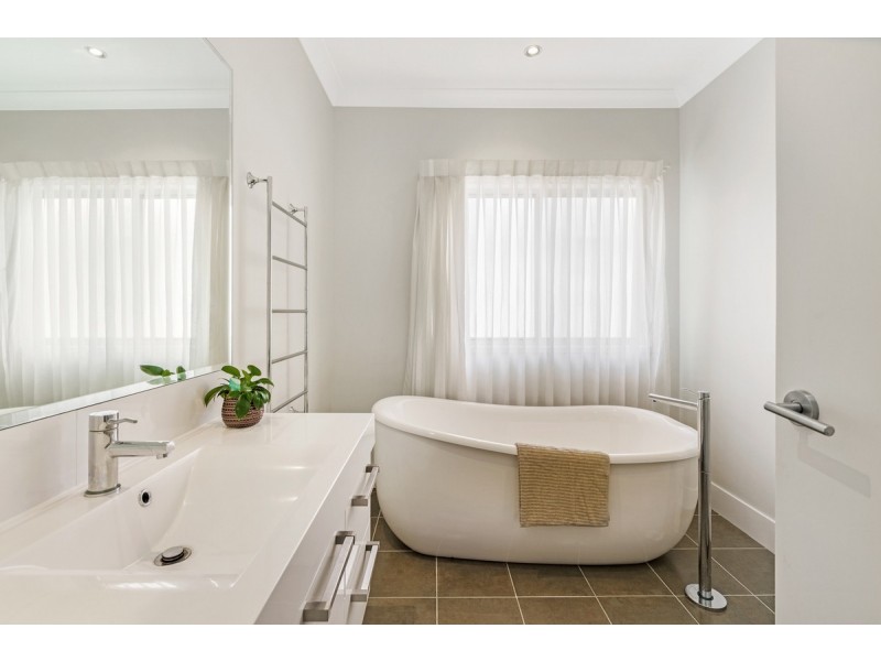 55 Bridgewater Drive, Varsity Lakes QLD 4227