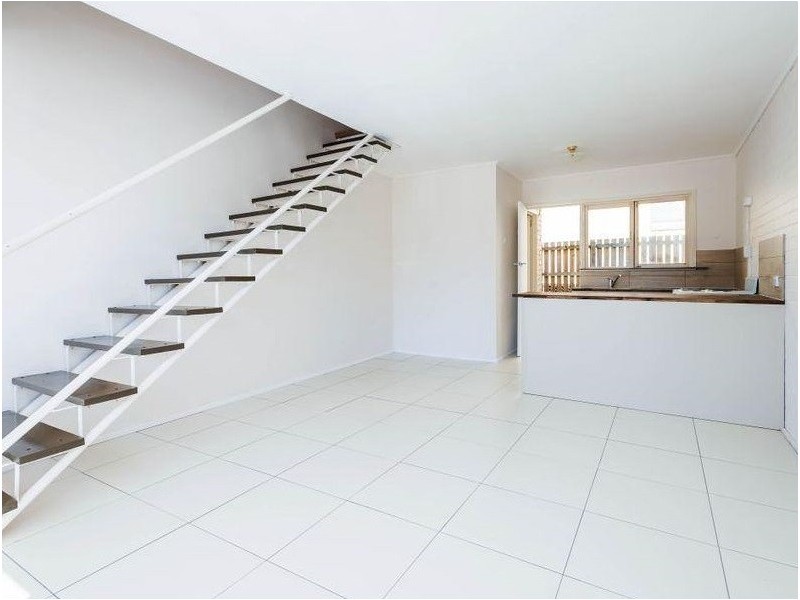 2/10 Thomas Drive, Chevron Island QLD 4217