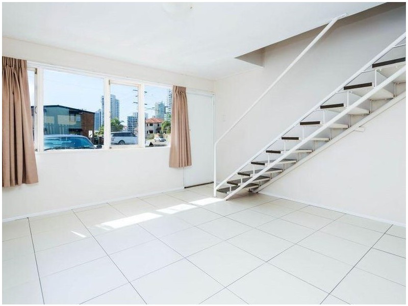 2/10 Thomas Drive, Chevron Island QLD 4217