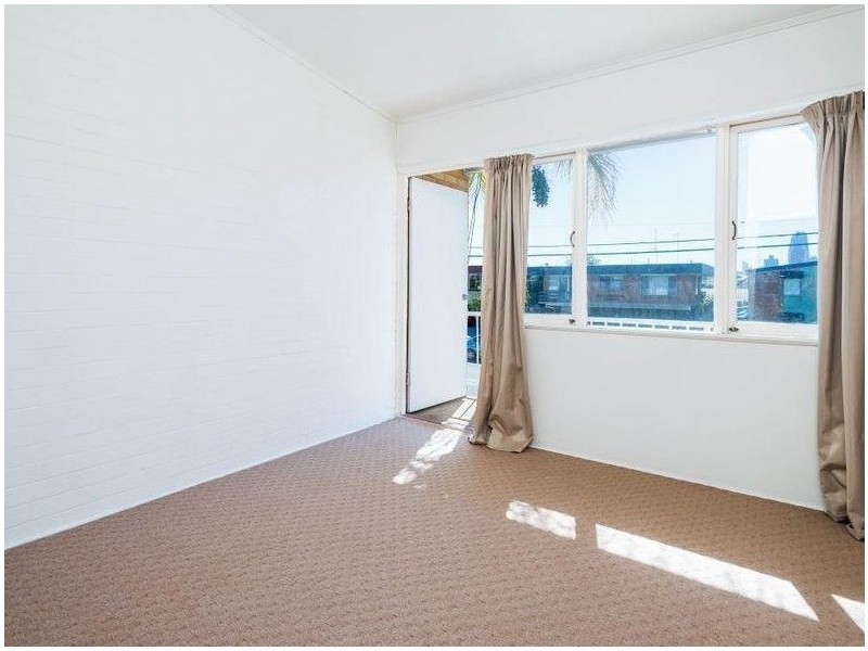 2/10 Thomas Drive, Chevron Island QLD 4217