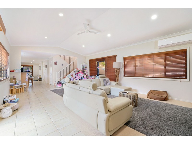540 Oyster Cove Promenade, Helensvale QLD 4212