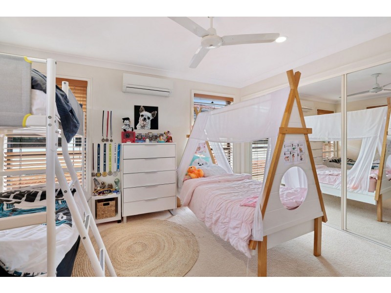 540 Oyster Cove Promenade, Helensvale QLD 4212