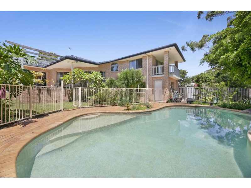 2 Collingwood Avenue, Robina QLD 4226
