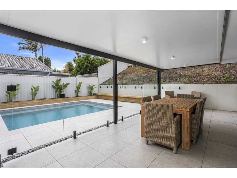 17 Montezuma Drive, Burleigh Waters QLD 4220