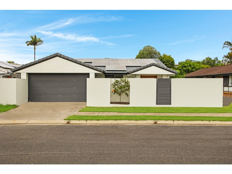 17 Montezuma Drive, Burleigh Waters QLD 4220