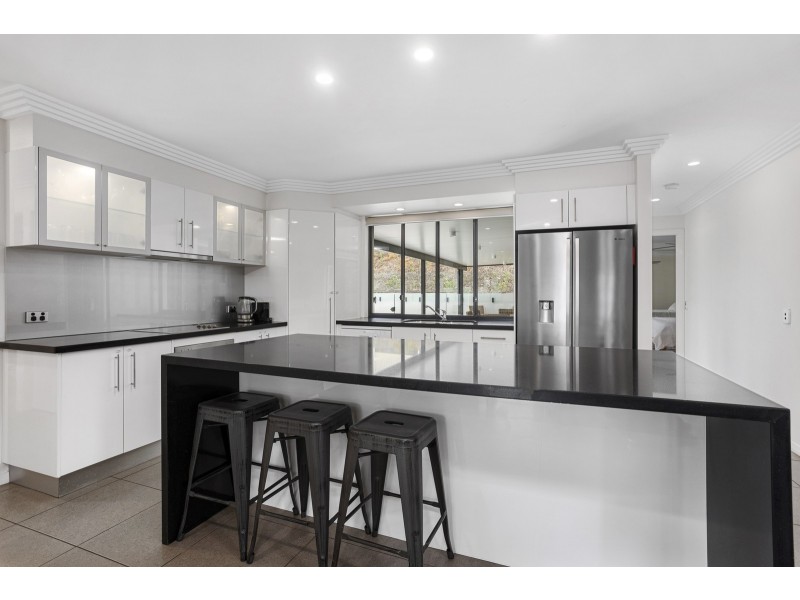 17 Montezuma Drive, Burleigh Waters QLD 4220