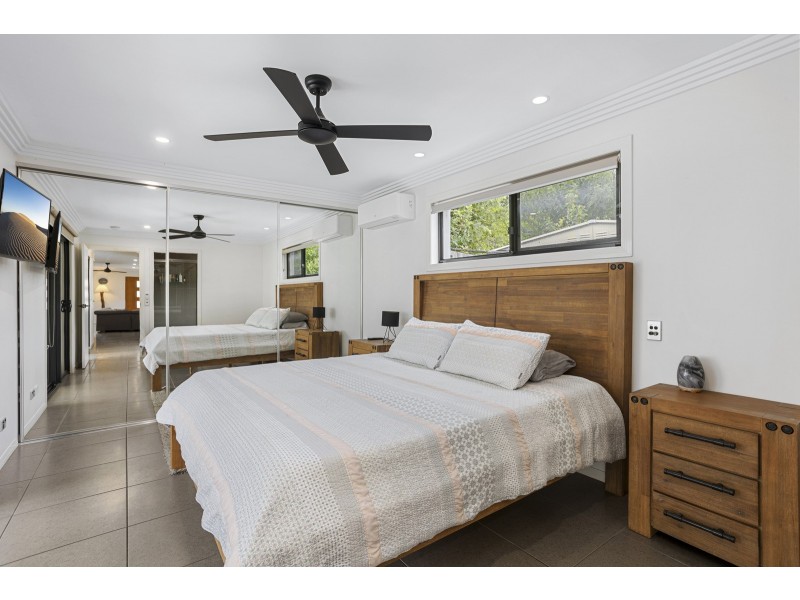 17 Montezuma Drive, Burleigh Waters QLD 4220
