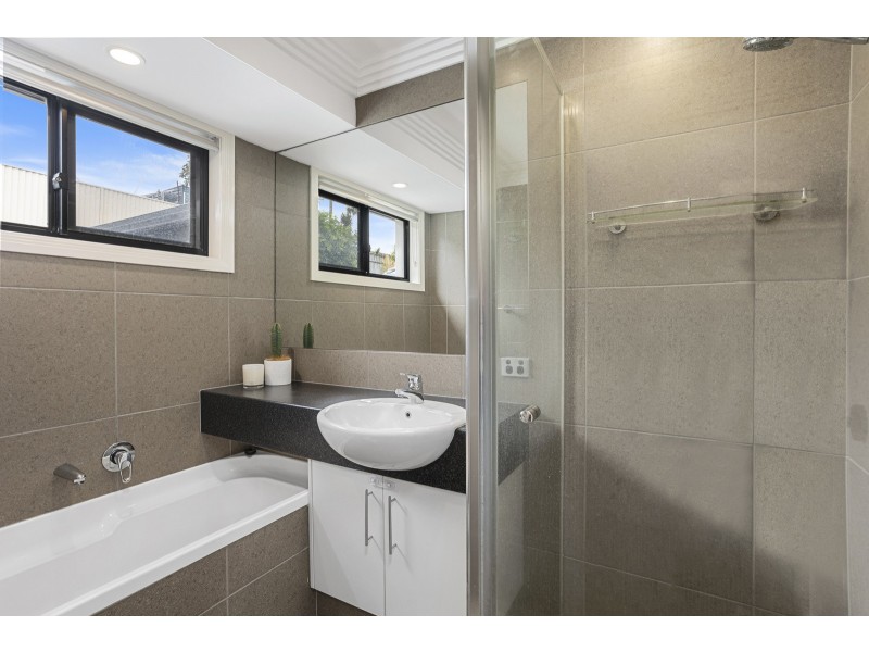 17 Montezuma Drive, Burleigh Waters QLD 4220
