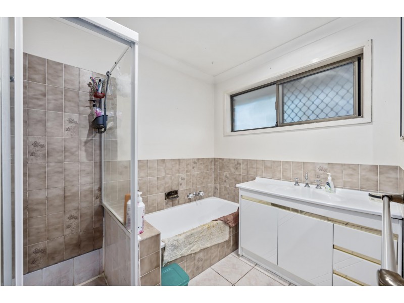 11 Alison Road, Carrara QLD 4211