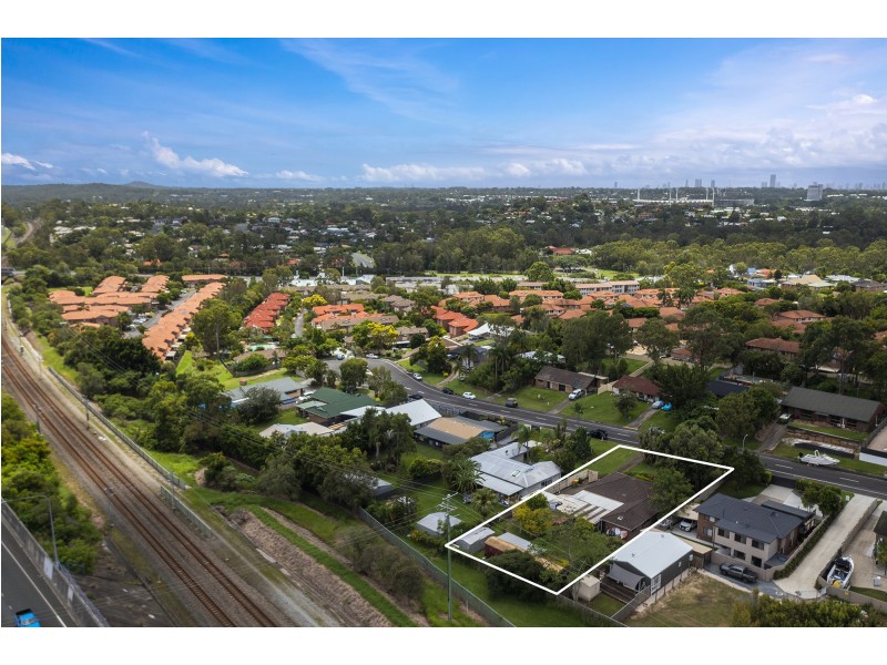 11 Alison Road, Carrara QLD 4211