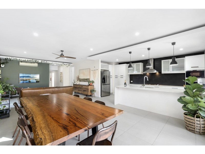 8 Kerr Avenue, Southport QLD 4215