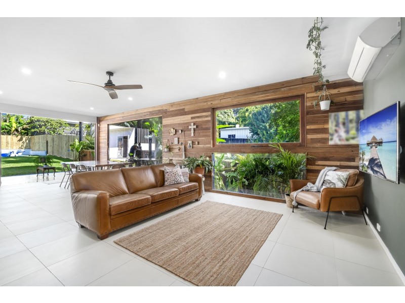 8 Kerr Avenue, Southport QLD 4215