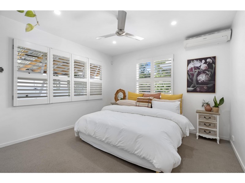 8 Kerr Avenue, Southport QLD 4215