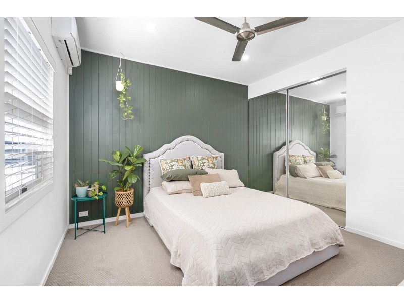 8 Kerr Avenue, Southport QLD 4215