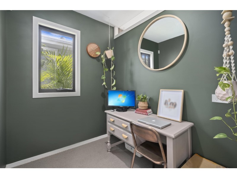 8 Kerr Avenue, Southport QLD 4215