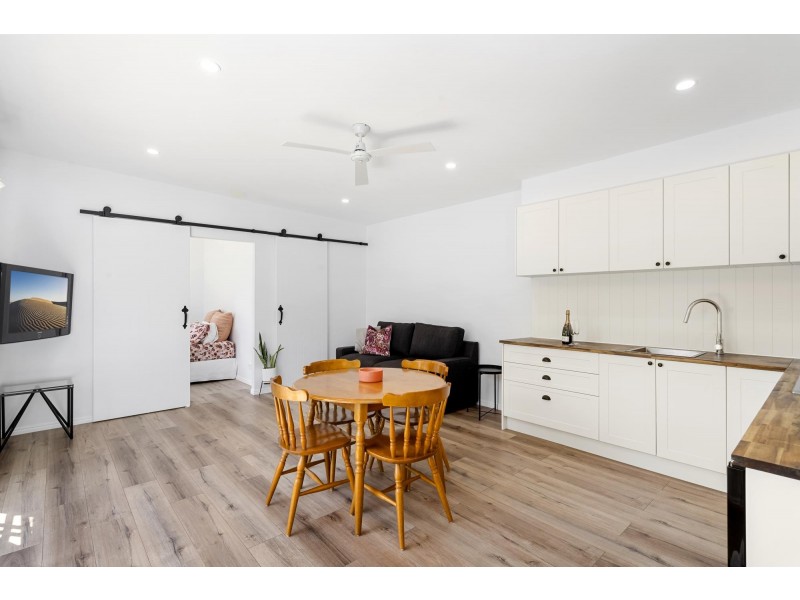 8 Kerr Avenue, Southport QLD 4215