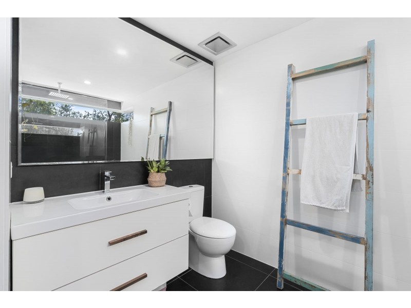 8 Kerr Avenue, Southport QLD 4215