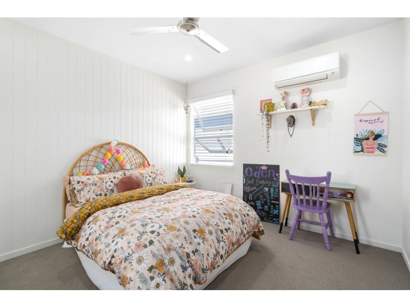 8 Kerr Avenue, Southport QLD 4215