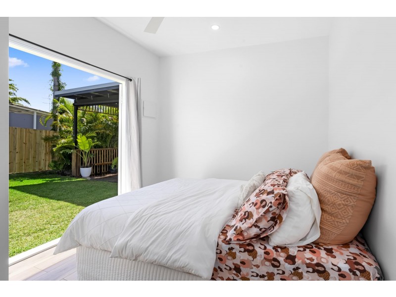 8 Kerr Avenue, Southport QLD 4215