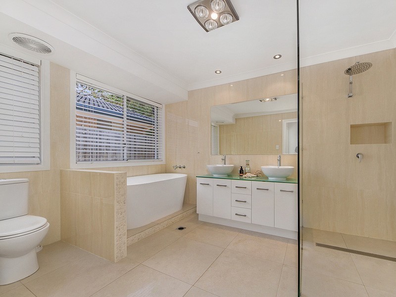 16 Springvale Street, Robina QLD 4226