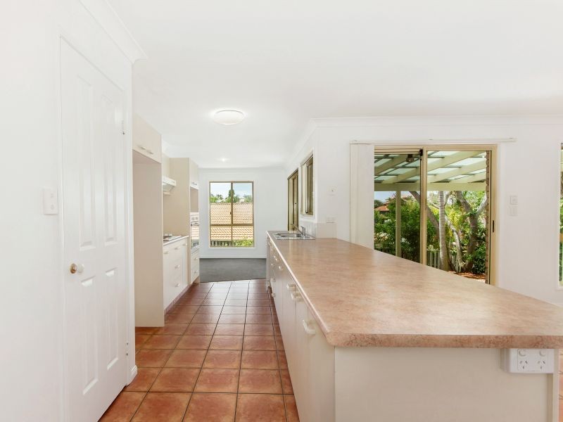 6 Ninigo Street, Pacific Pines QLD 4211