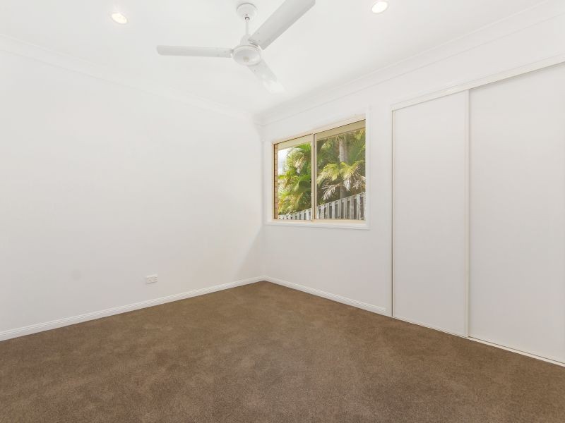 6 Ninigo Street, Pacific Pines QLD 4211