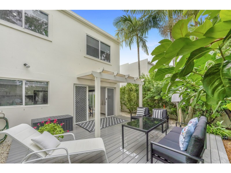 24/100 Cotlew Street East, Southport QLD 4215