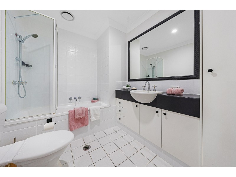 24/100 Cotlew Street East, Southport QLD 4215