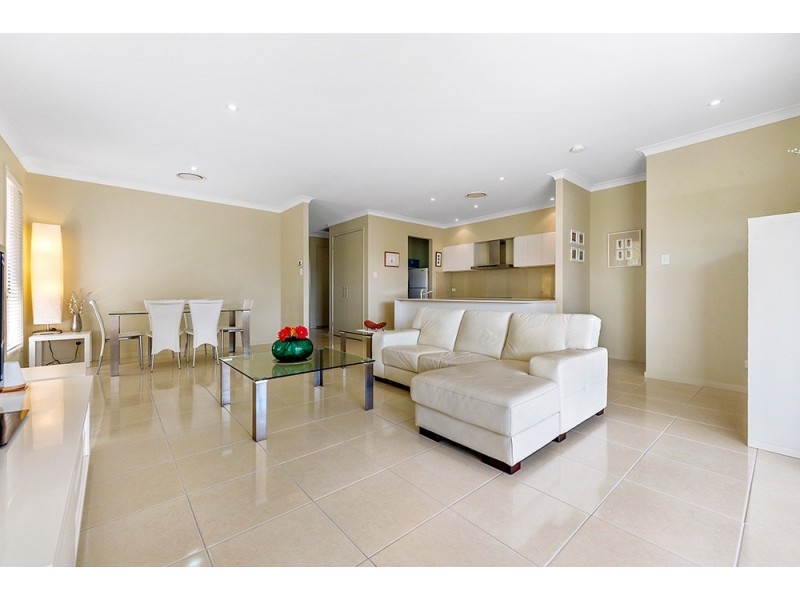 20 Elizabeth Crescent, Varsity Lakes QLD 4227