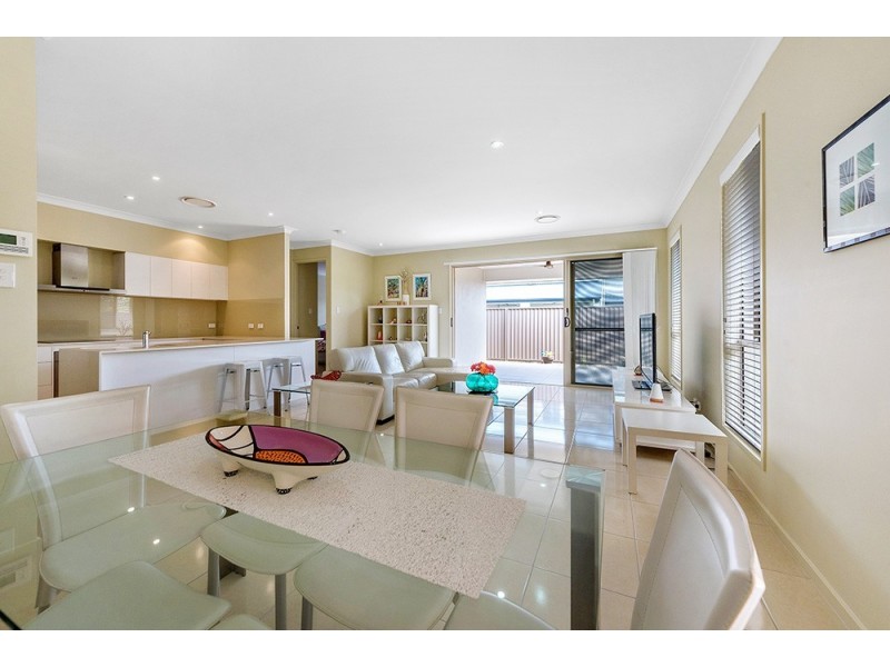 20 Elizabeth Crescent, Varsity Lakes QLD 4227